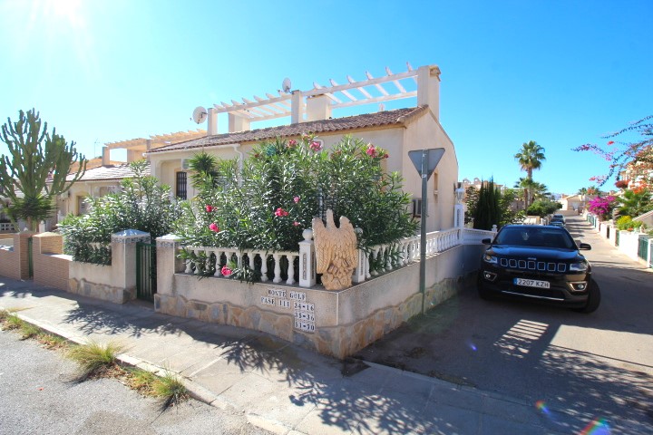 Eckbungalow in Montegolf, Villamartin