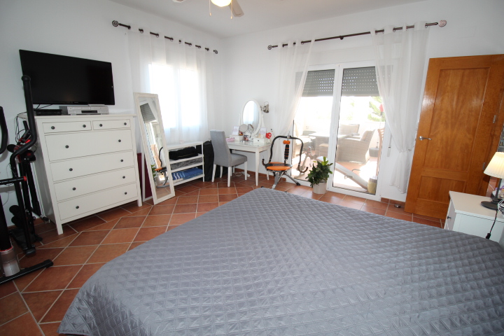 Detached villa reformed 2023 with private pool in Blue Lagoon / Villamartin