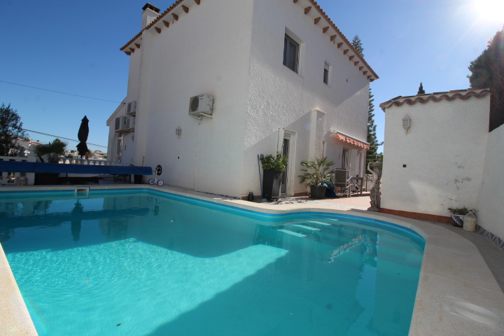 Detached villa reformed 2023 with private pool in Blue Lagoon / Villamartin