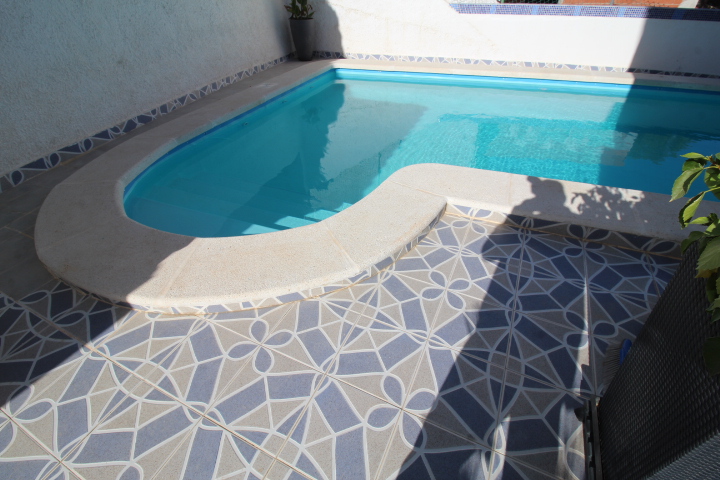 Villa independiente reformada 2023 con piscina privada en Blue Lagoon / Villamartin