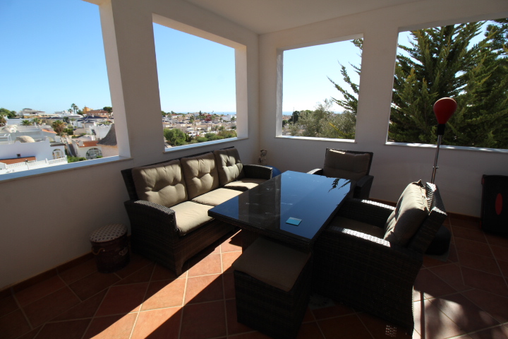 Detached villa reformed 2023 with private pool in Blue Lagoon / Villamartin