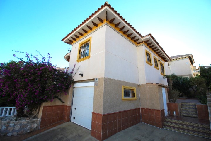 Villa te koop in Villamartín-Las Filipinas (Orihuela)