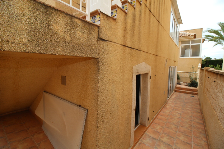 South-facing detached villa in Montegolf, Villamartin