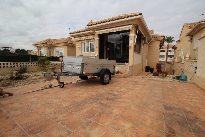 South-facing detached villa in Montegolf, Villamartin