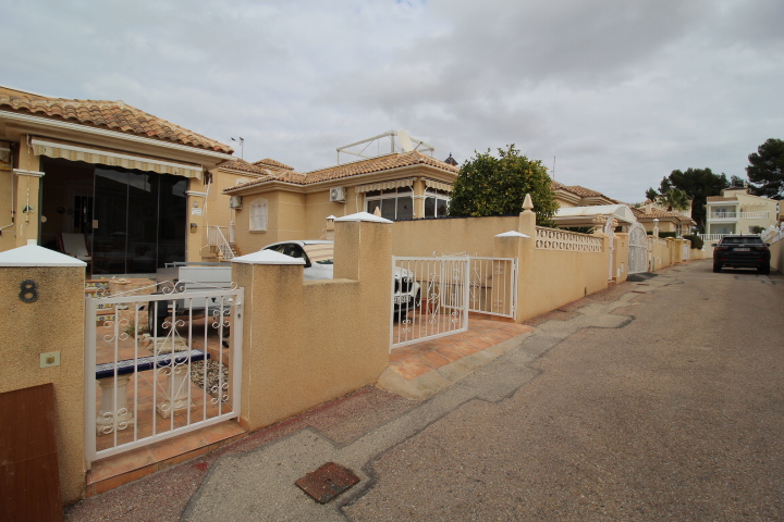 Chalet te koop in Orihuela Costa