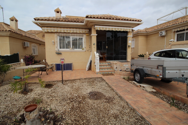 South-facing detached villa in Montegolf, Villamartin