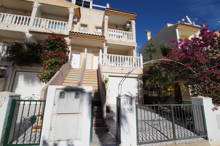 Sunny corner townhouse