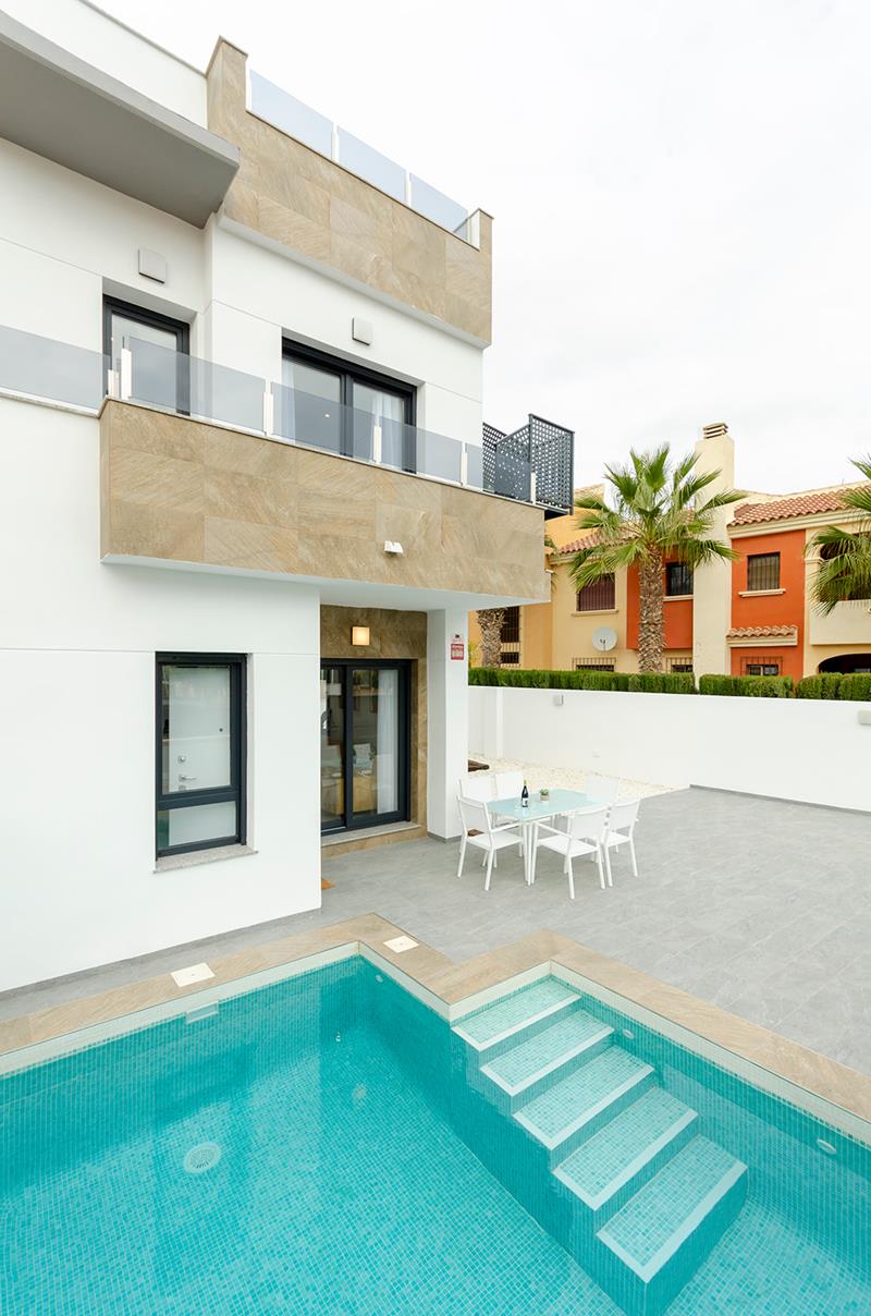 New build detached villas in Torrevieja