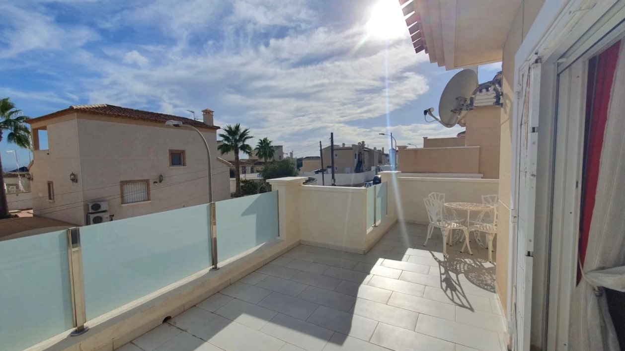 Charming detached villa with private pool in Orihuela Costa, between Villamartin and Blue Lagoon