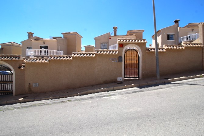 Villa in vendita a Villamartín-Las Filipinas (Orihuela)