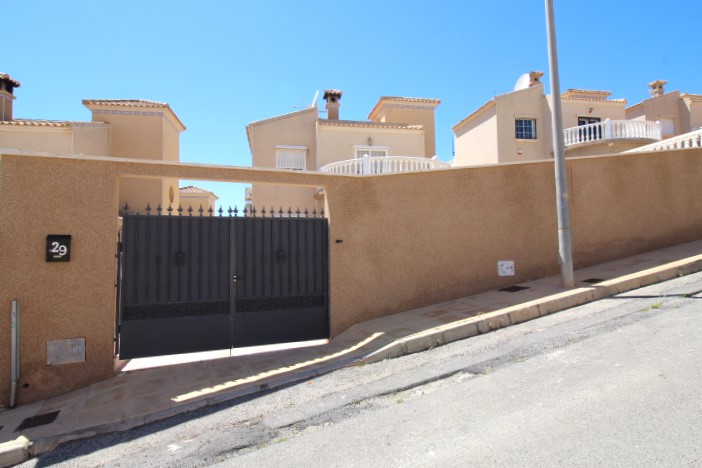 Villa til salg i Villamartín-Las Filipinas (Orihuela)