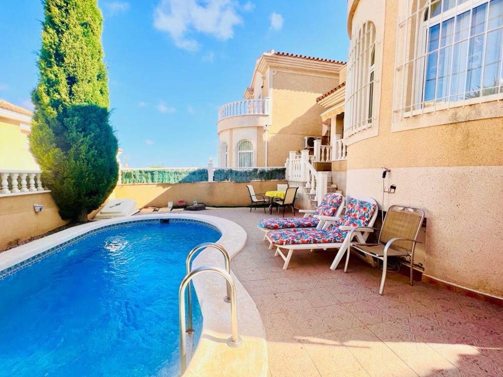 Immaculate detached villa