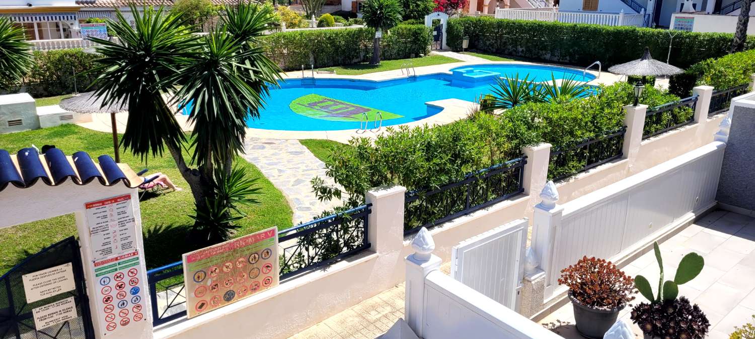 Top floor bungalow apartment situated in Mil Palmeras