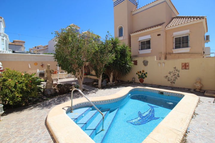 Villa til salg i Orihuela Costa