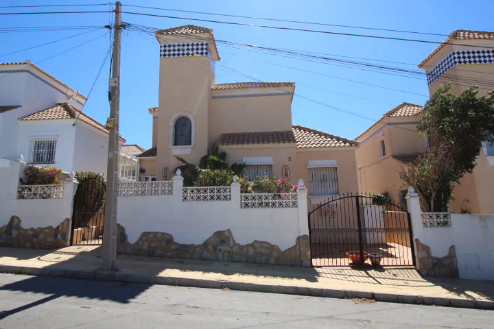 Villa til salg i Orihuela Costa