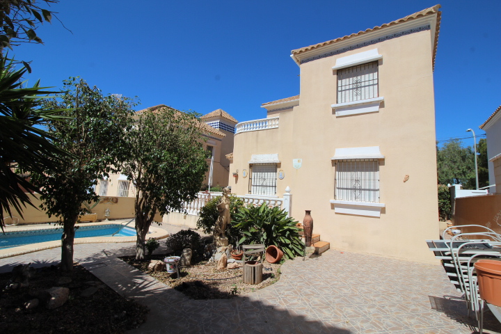 Detached villa in El Galan