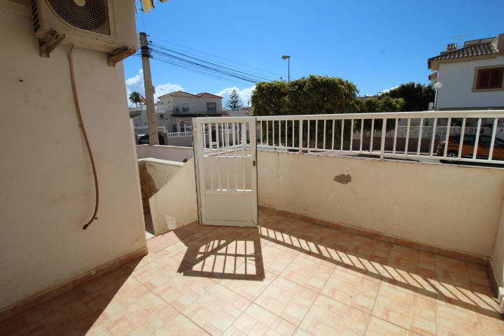Encantador apartamento esquina planta baja en Playa Flamenca