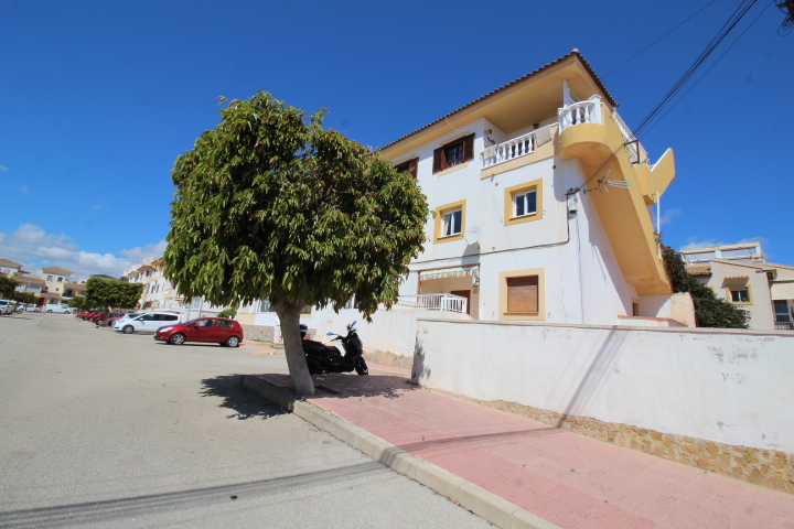 Encantador apartamento esquina planta baja en Playa Flamenca