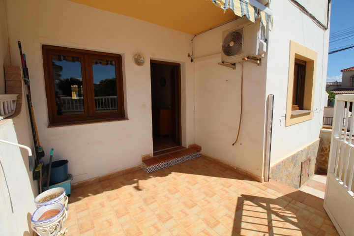 Encantador apartamento esquina planta baja en Playa Flamenca
