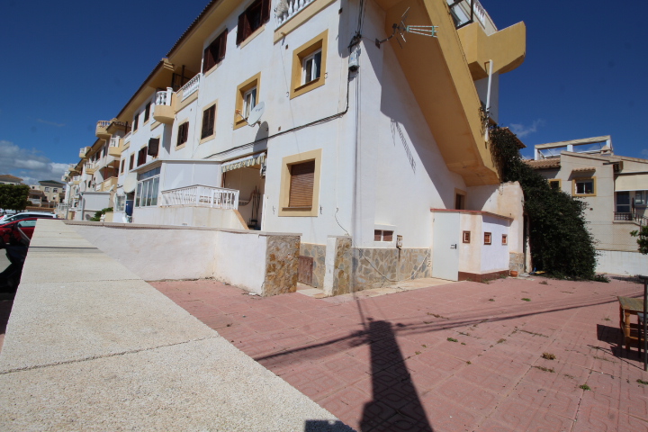 Encantador apartamento esquina planta baja en Playa Flamenca