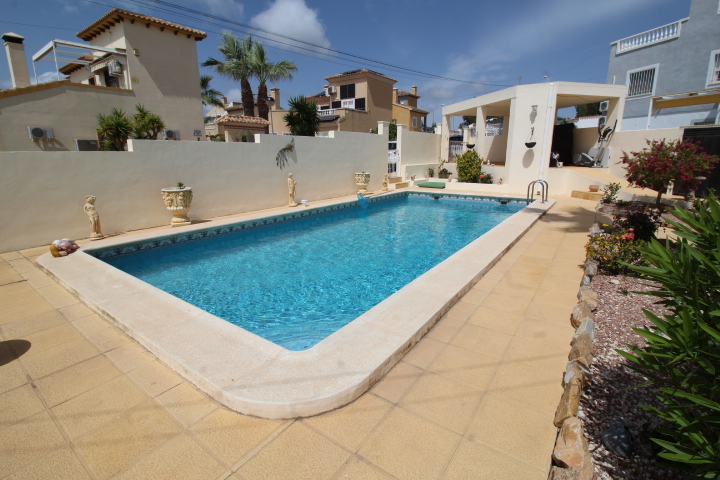 Chalet independiente con piscina privada en Villamartin - El Galan