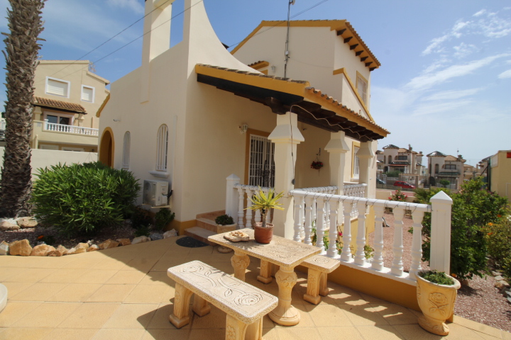 Chalet independiente con piscina privada en Villamartin - El Galan