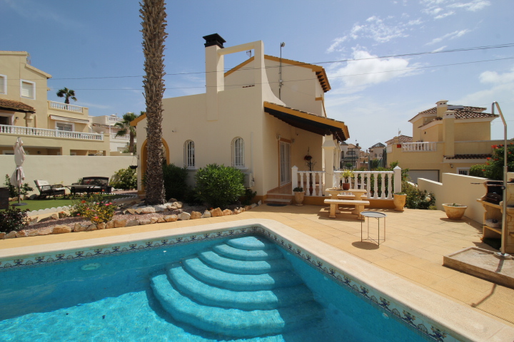 Chalet independiente con piscina privada en Villamartin - El Galan