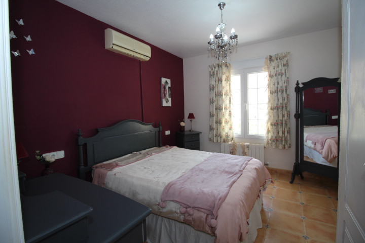 Chalet independiente con piscina privada en Villamartin - El Galan