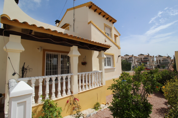 Chalet independiente con piscina privada en Villamartin - El Galan
