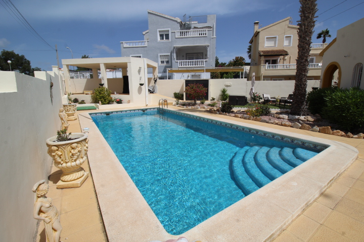 Chalet independiente con piscina privada en Villamartin - El Galan