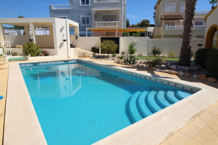 Chalet te koop in Villamartín-Las Filipinas (Orihuela)