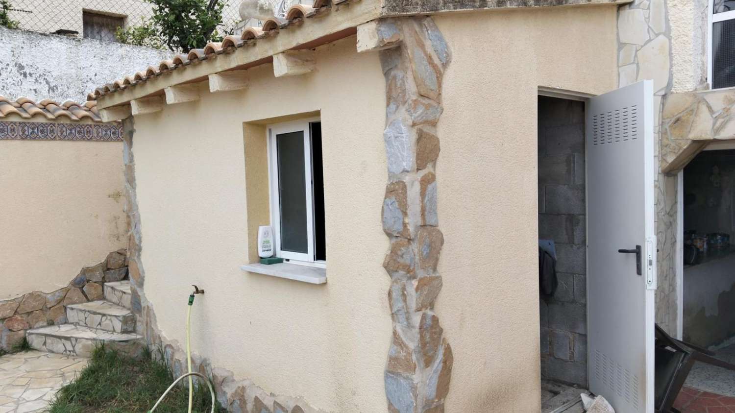 ¡Vivienda Adosada en Torrevieja: Comodidad, Estilo y Ubicación Inmejorable!