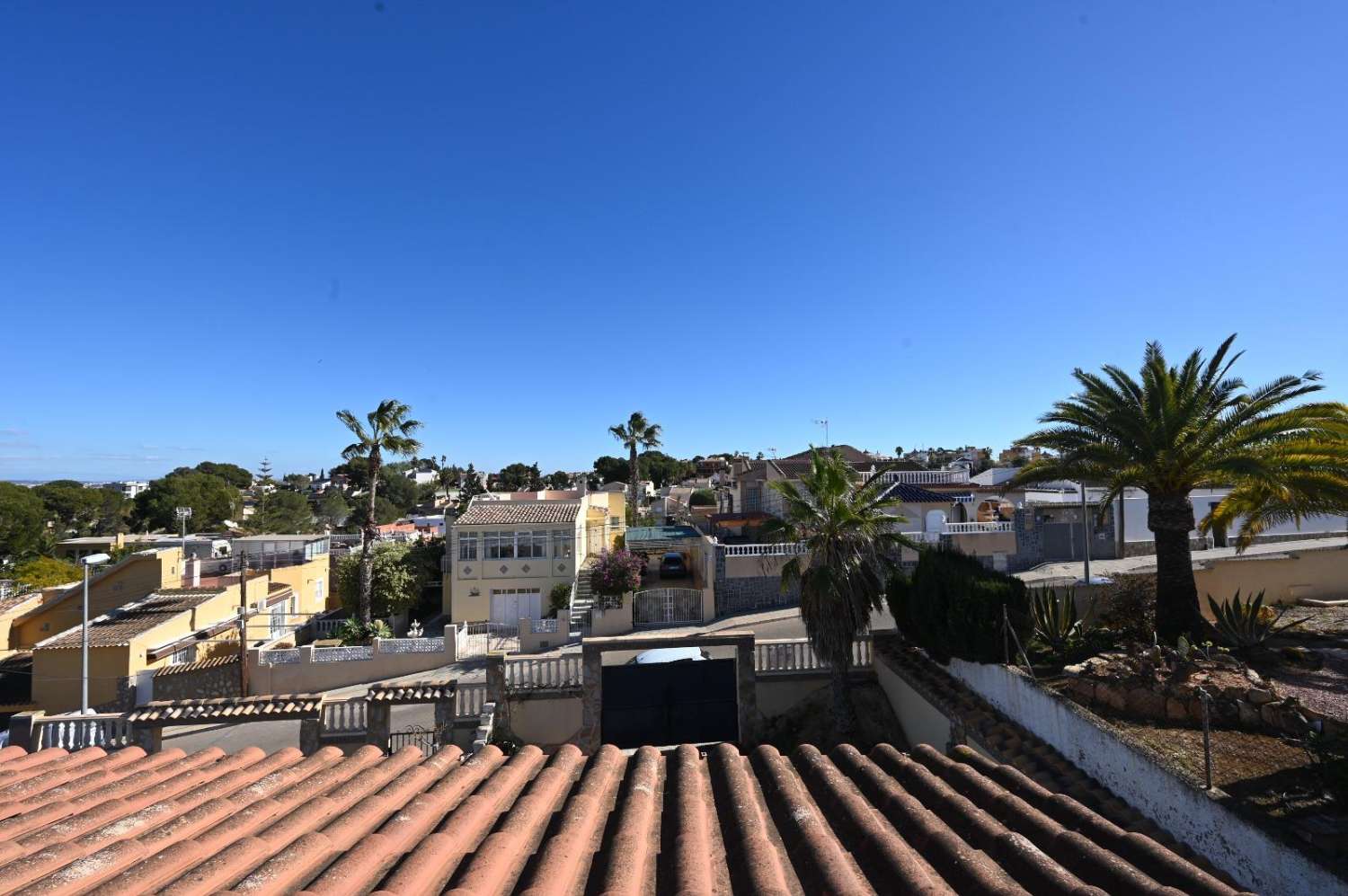 ¡Vivienda Adosada en Torrevieja: Comodidad, Estilo y Ubicación Inmejorable!