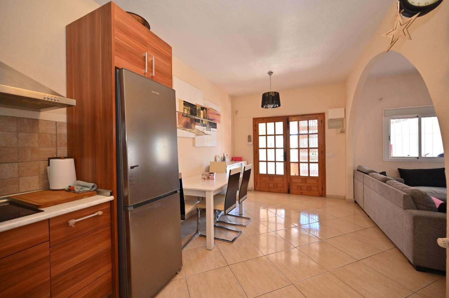 ¡Vivienda Adosada en Torrevieja: Comodidad, Estilo y Ubicación Inmejorable!