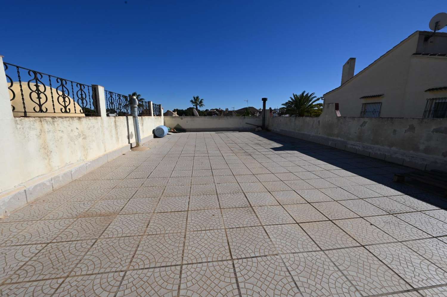 ¡Vivienda Adosada en Torrevieja: Comodidad, Estilo y Ubicación Inmejorable!