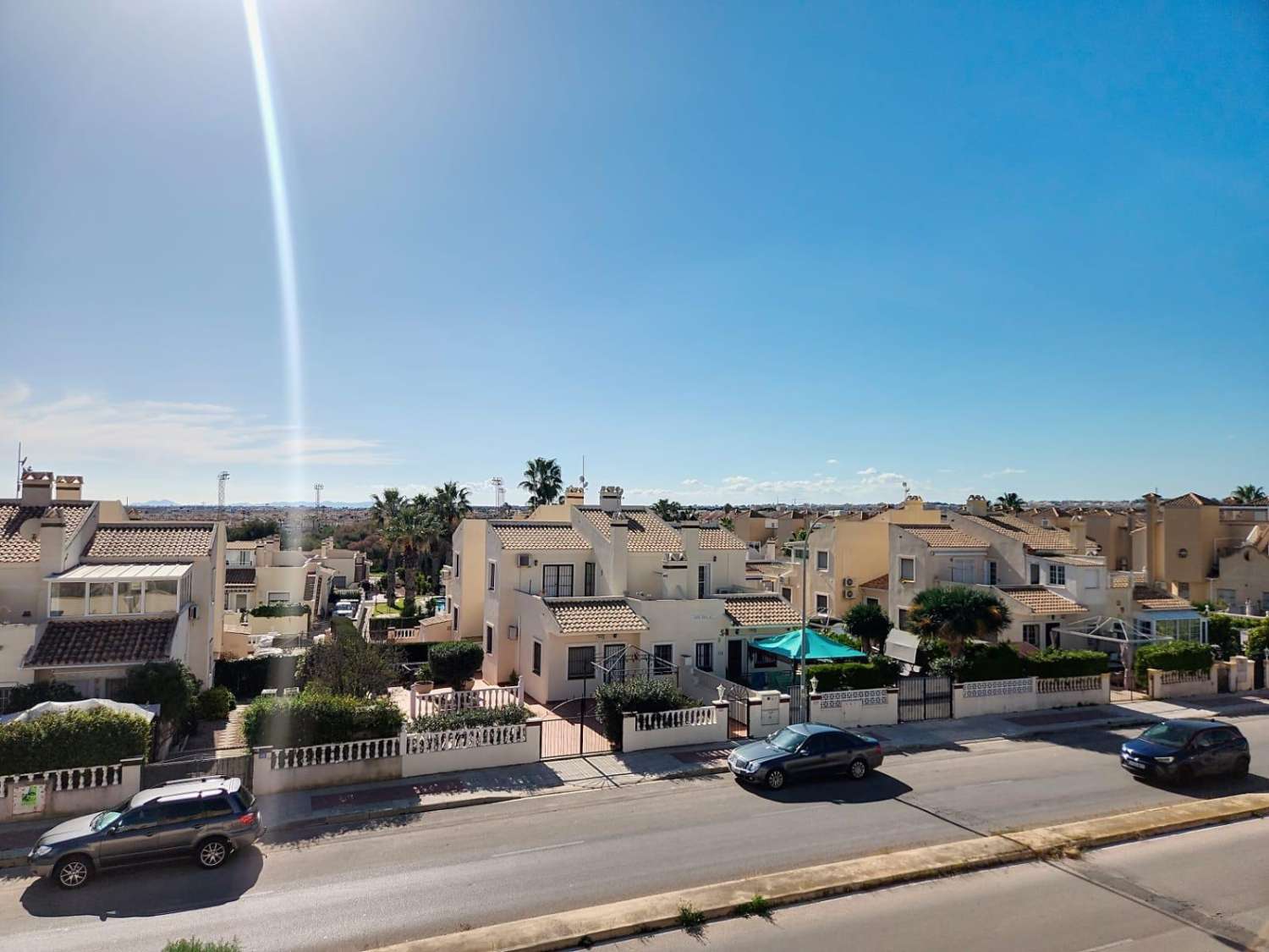Chalet independiente con vistas al mar y gran parcela en Orihuela Costa