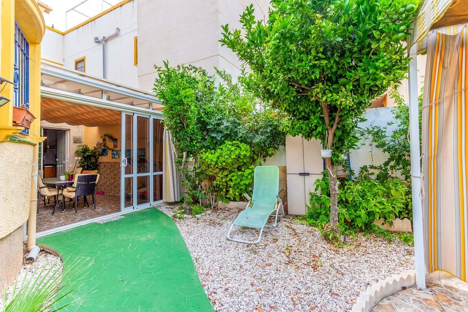 Chalet independiente con vistas al mar y gran parcela en Orihuela Costa