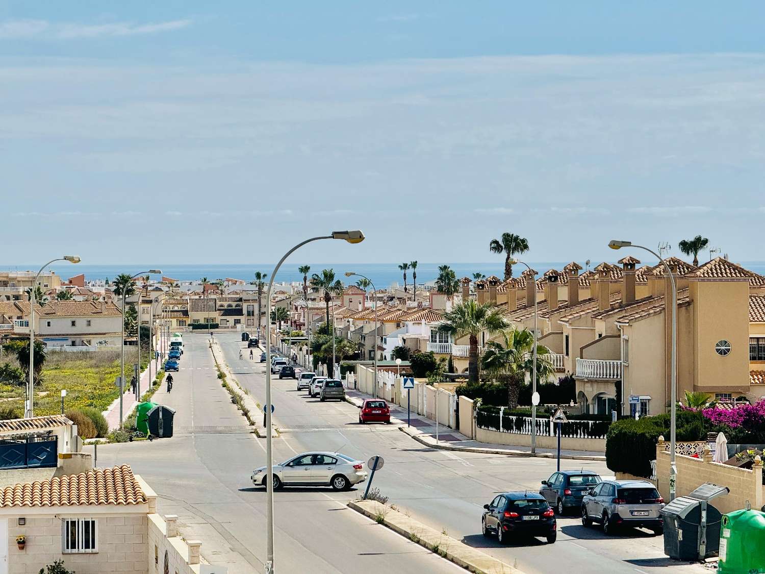 Chalet independiente con vistas al mar y gran parcela en Orihuela Costa