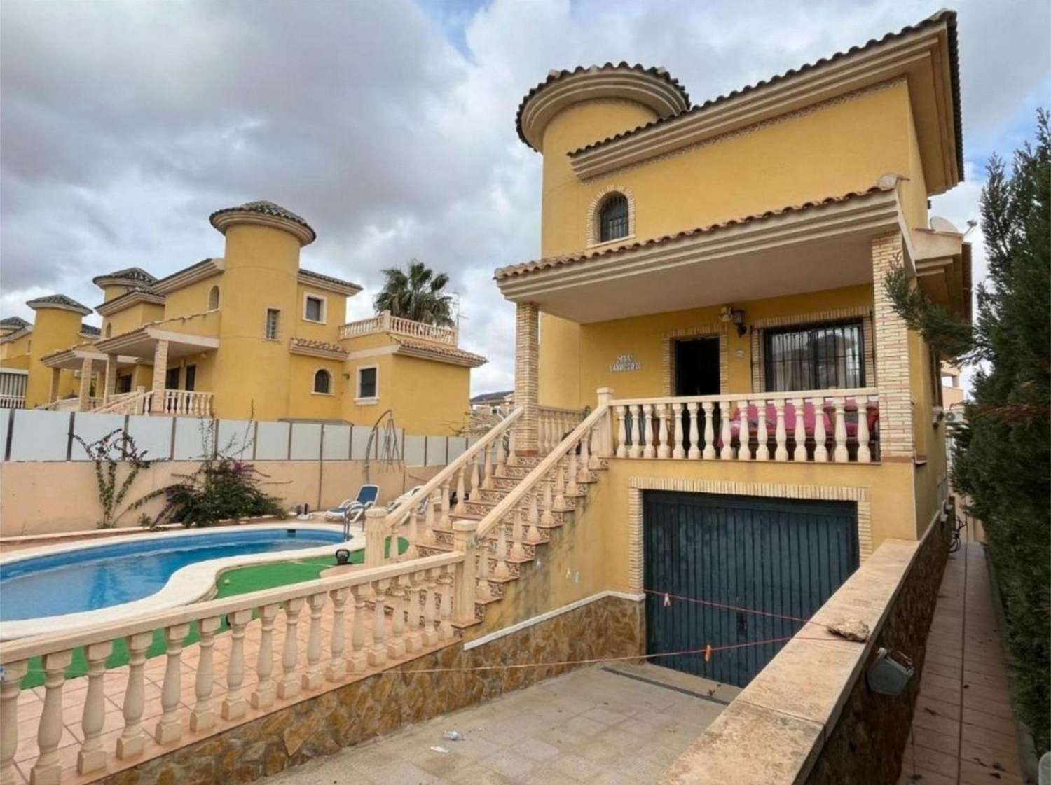 Chalet Independiente con Piscina Privada en Villamartín Calidad de Vida, Sol y Confort por 355.000€