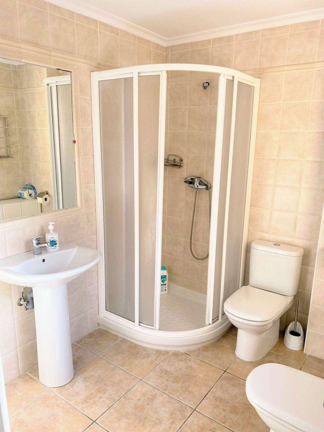 Chalet Independiente con Piscina Privada en Villamartín Calidad de Vida, Sol y Confort por 355.000€