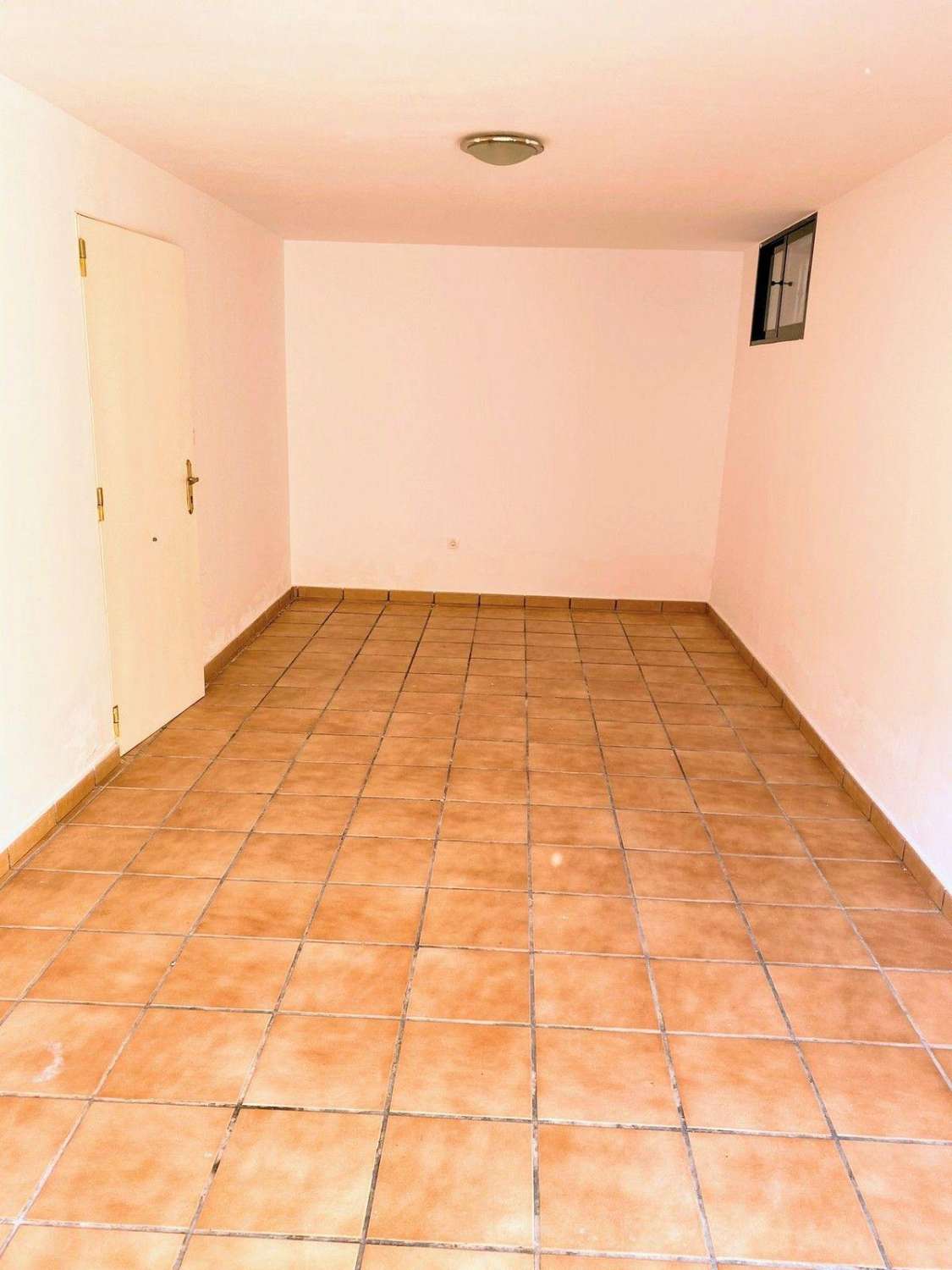 Chalet Independiente con Piscina Privada en Villamartín Calidad de Vida, Sol y Confort por 355.000€