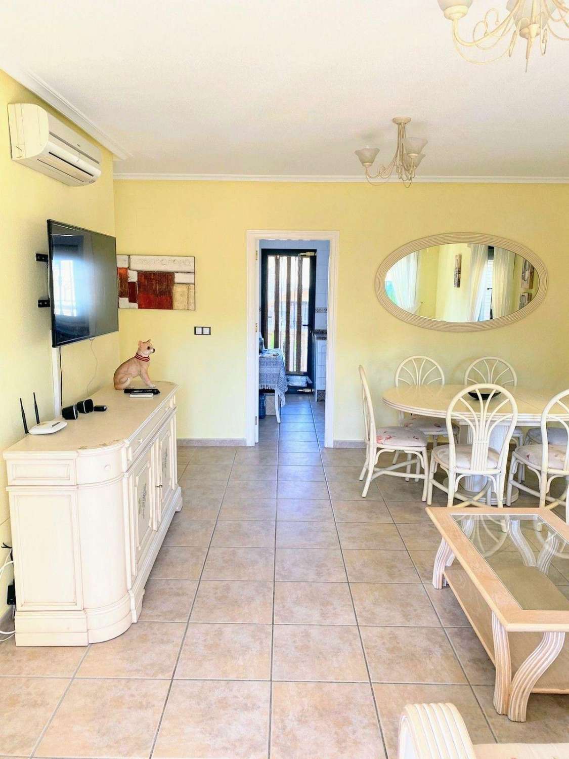 Chalet Independiente con Piscina Privada en Villamartín Calidad de Vida, Sol y Confort por 355.000€