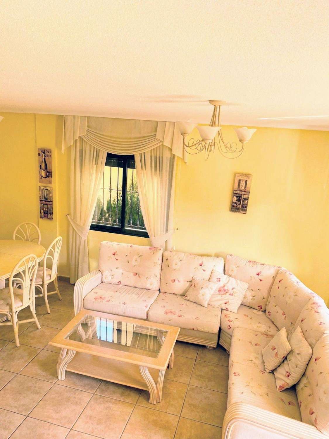 Chalet Independiente con Piscina Privada en Villamartín Calidad de Vida, Sol y Confort por 355.000€
