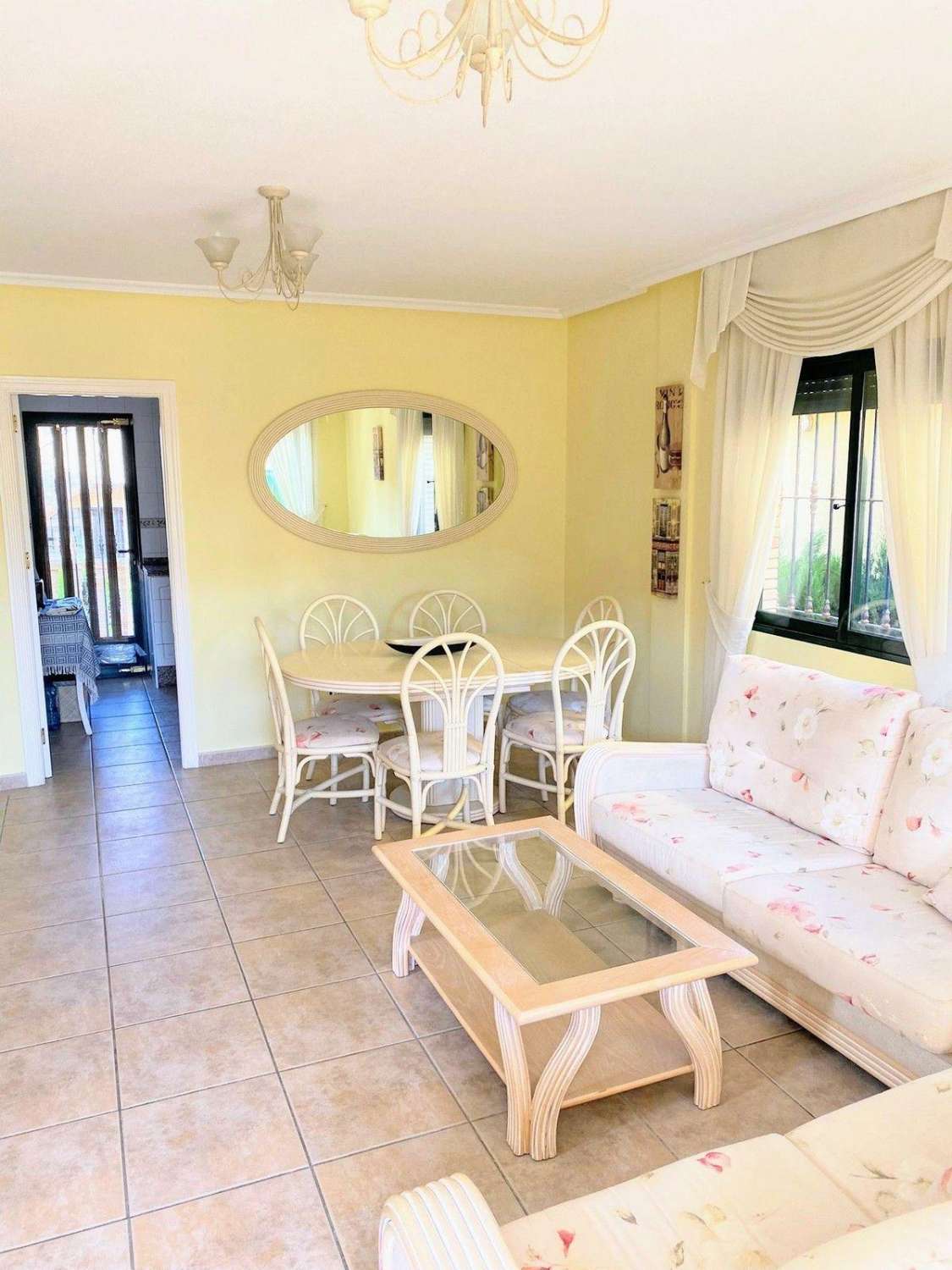 Chalet Independiente con Piscina Privada en Villamartín Calidad de Vida, Sol y Confort por 355.000€