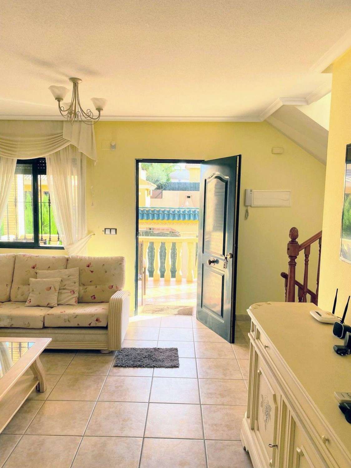 Chalet Independiente con Piscina Privada en Villamartín Calidad de Vida, Sol y Confort por 355.000€