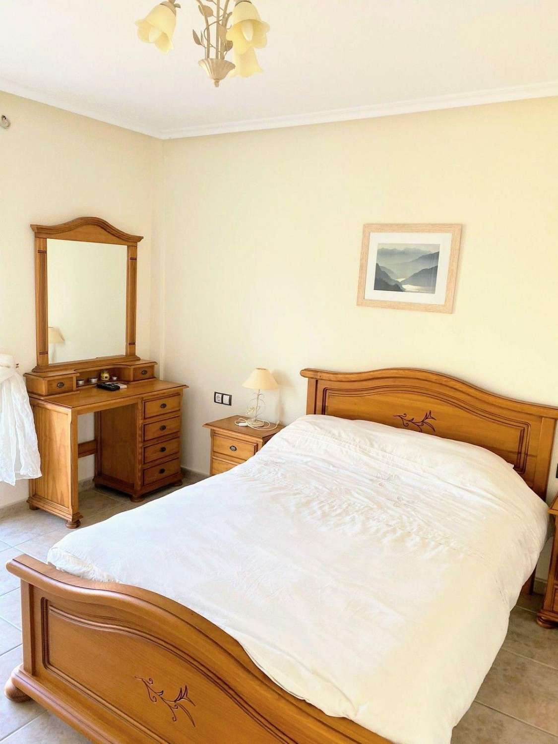 Chalet Independiente con Piscina Privada en Villamartín Calidad de Vida, Sol y Confort por 355.000€