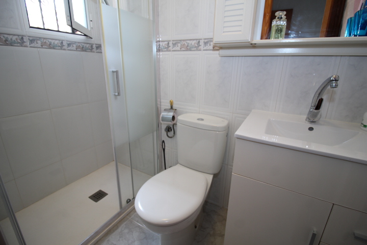 Chalet independiente con piscina privada en Las Filipinas, Villamartin