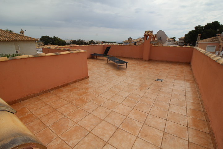 Chalet independiente con piscina privada en Las Filipinas, Villamartin