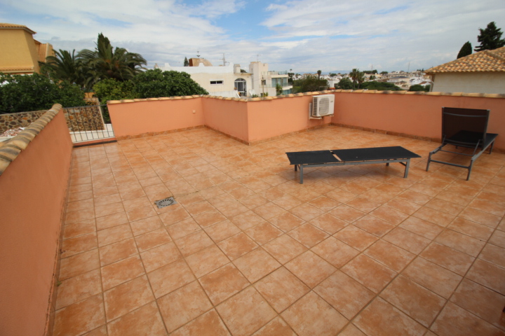 Chalet independiente con piscina privada en Las Filipinas, Villamartin