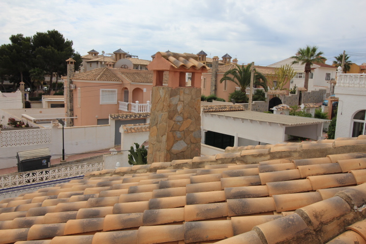 Chalet independiente con piscina privada en Las Filipinas, Villamartin